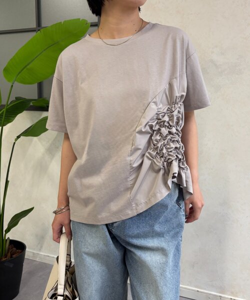 Jena espace merveilleux(ジェナ エスパスメルヴェイユ)の「シャーリング切替カットソー(Tシャツ/カットソー・レディース・グレー/オフホワイト/ブラック・FREE)」の3枚目の写真