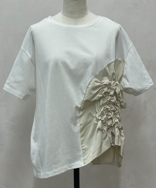 Jena espace merveilleux(ジェナ エスパスメルヴェイユ)の「シャーリング切替カットソー(Tシャツ/カットソー・レディース・グレー/オフホワイト/ブラック・FREE)」の19枚目の写真