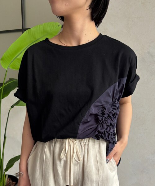 Jena espace merveilleux(ジェナ エスパスメルヴェイユ)の「シャーリング切替カットソー(Tシャツ/カットソー・レディース・グレー/オフホワイト/ブラック・FREE)」の12枚目の写真