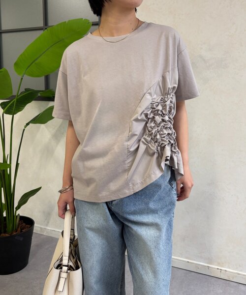 Jena espace merveilleux(ジェナ エスパスメルヴェイユ)の「シャーリング切替カットソー(Tシャツ/カットソー・レディース・グレー/オフホワイト/ブラック・FREE)」の8枚目の写真