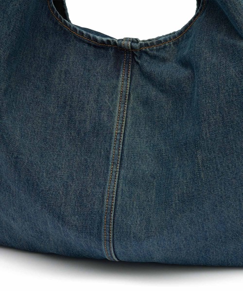 Levi's(リーバイス)の「Levi's/リーバイス エマーソンショルダーバッグ(ショルダーバッグ・レディース・ダークインディゴブルー・OS)」の6枚目の写真