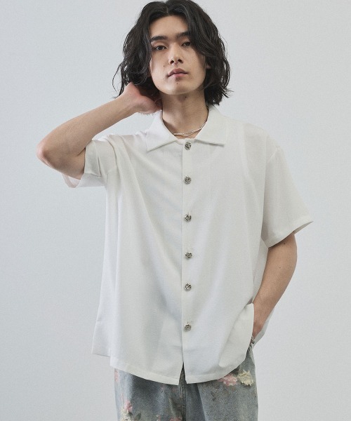 Shoowtime(ショウタイム)の「Metal Button Sheer Open-Collar Short Sleeve Shirt / メタルボタンシアーオープンカラー半袖シャツ(シャツ/ブラウス・メンズ・ホワイト/ブラック・MEDIUM/LARGE/X-LARGE)」の3枚目の写真