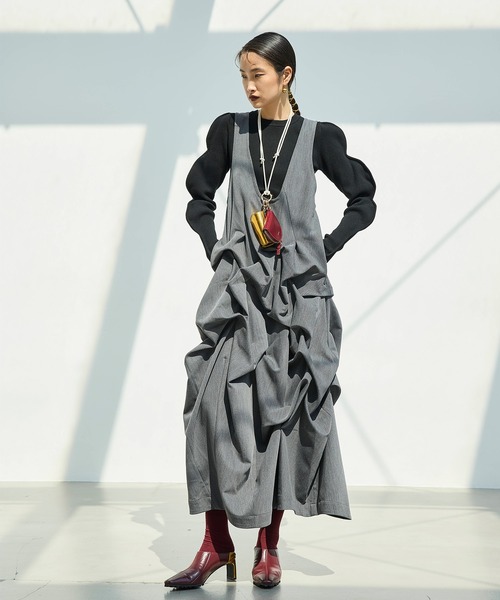 OMMO(オーエムエムオー)の「TUCK DRAPE OP(ワンピース・レディース・ブラック/グレー・38/36)」の3枚目の写真