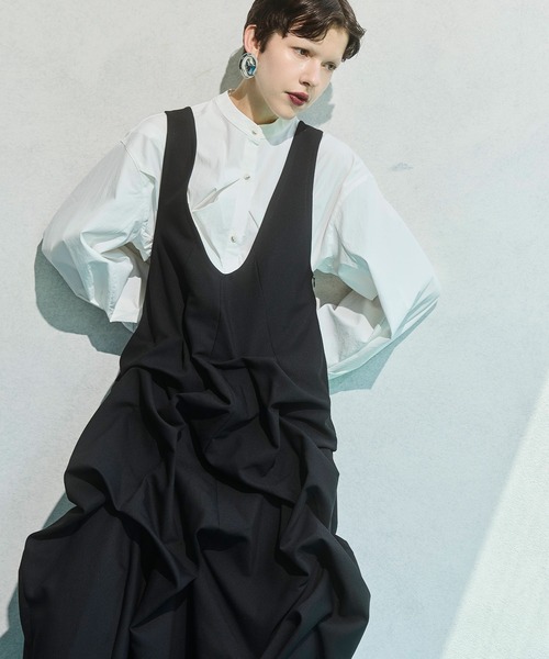 OMMO(オーエムエムオー)の「TUCK DRAPE OP(ワンピース・レディース・ブラック/グレー・38/36)」の17枚目の写真