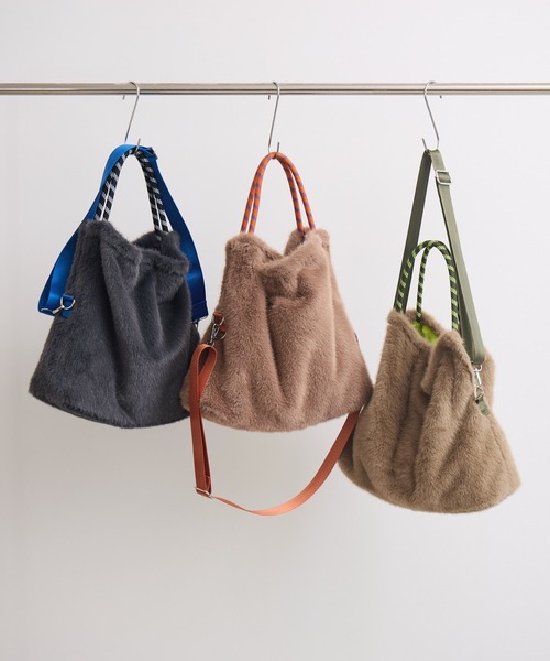 KATHARINE ROSS(キャサリンロス)の「パラコードハンドル×フェイクファー 2WAYバッグ WEB限定(トートバッグ・レディース・チャコールグレー/ベージュ/キャメル・FREE)」の4枚目の写真