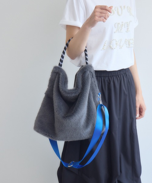 KATHARINE ROSS(キャサリンロス)の「パラコードハンドル×フェイクファー 2WAYバッグ WEB限定(トートバッグ・レディース・チャコールグレー/ベージュ/キャメル・FREE)」の7枚目の写真