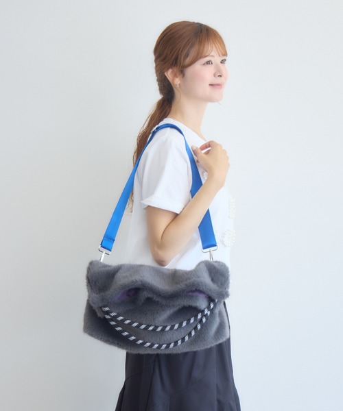 KATHARINE ROSS(キャサリンロス)の「パラコードハンドル×フェイクファー 2WAYバッグ WEB限定(トートバッグ・レディース・チャコールグレー/ベージュ/キャメル・FREE)」の9枚目の写真