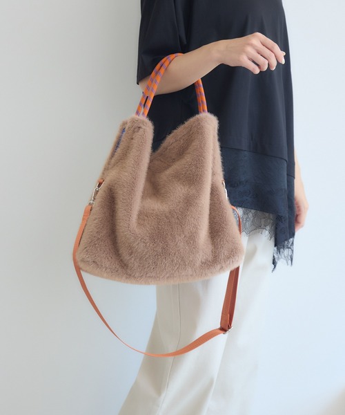 KATHARINE ROSS(キャサリンロス)の「パラコードハンドル×フェイクファー 2WAYバッグ WEB限定(トートバッグ・レディース・チャコールグレー/ベージュ/キャメル・FREE)」の14枚目の写真