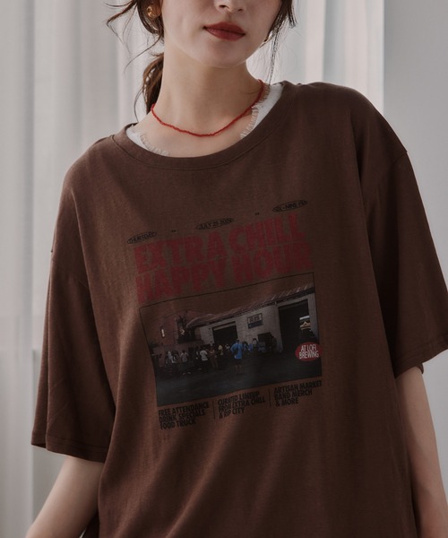 210nouve(トゥージュヌーブ)の「オーバーサイズ フォトプリント Tシャツ(Tシャツ/カットソー・レディース・ブラウン/ホワイト/ブラック・FREE)」の4枚目の写真