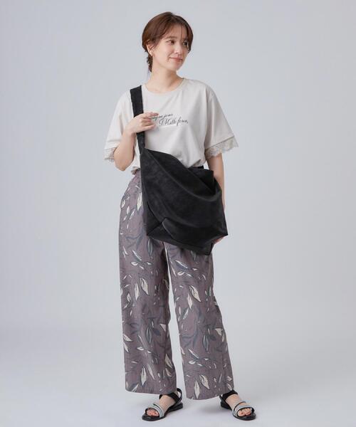 SHOO・LA・RUE（シューラルー）の「ギャザーショルダーバッグ（ショルダーバッグ・レディース・ボルドー/ブラック/ベージュ・00）」の5枚目の写真