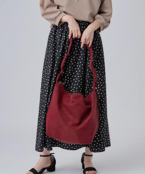 SHOO・LA・RUE（シューラルー）の「ギャザーショルダーバッグ（ショルダーバッグ・レディース・ボルドー/ブラック/ベージュ・00）」の8枚目の写真