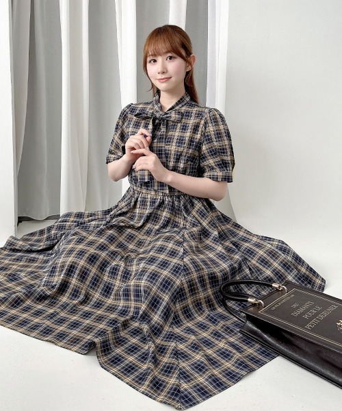 F i.n.t(フィント)の「ランダムヘムチェックボウタイワンピース/fint フィント(ワンピース・レディース・グリーン/ネイビー・FREE)」の2枚目の写真