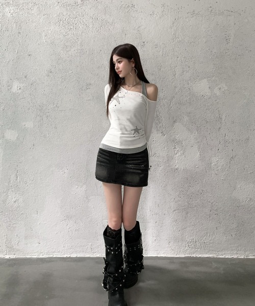 VEILA(ヴェイラ)の「スタービジュー サイドドロストホルターネック風フェイクレイヤードトップス(Tシャツ/カットソー・レディース・ホワイト/ブラック・フリー)」の3枚目の写真
