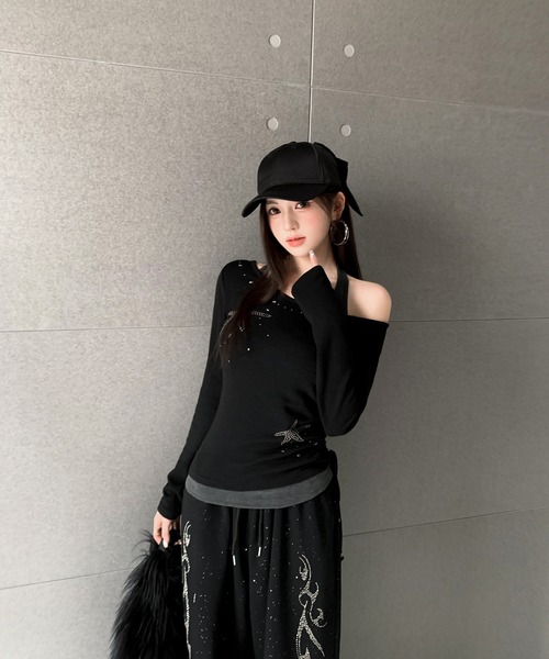 VEILA(ヴェイラ)の「スタービジュー サイドドロストホルターネック風フェイクレイヤードトップス(Tシャツ/カットソー・レディース・ホワイト/ブラック・フリー)」の4枚目の写真