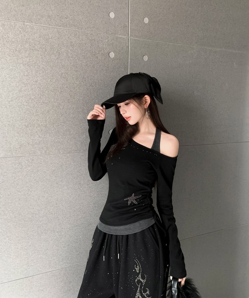 VEILA(ヴェイラ)の「スタービジュー サイドドロストホルターネック風フェイクレイヤードトップス(Tシャツ/カットソー・レディース・ホワイト/ブラック・フリー)」の13枚目の写真