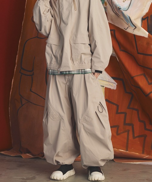 MAISON SPECIAL(メゾンスペシャル)の「《UNISEX》Double-Layer One-Tuck Three-dimensional Cut Prime-Wide Pants/2レイヤーワンタック3Dカットプライムワイドパンツ【MAISON SPECIAL/メゾンスペシャル】■セットアップ対応■(その他パンツ・メンズ・グレイッシュベージュ/ブラック・0/1/2)」の14枚目の写真