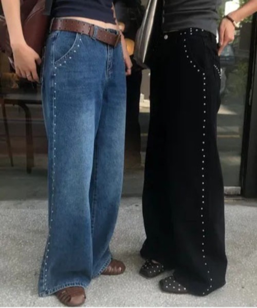 &soiree(アンドソワレ)の「スタッズ付きデニムワイドパンツ(デニムパンツ・レディース・ブラック/ブルー・SMALL/MEDIUM/LARGE)」の11枚目の写真