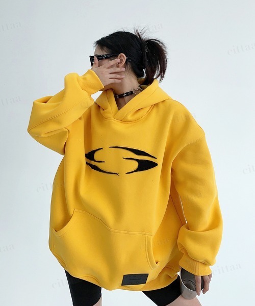 Dalfwin(ダールフィン)の「RICECAKEフェイクレザーラベル付きパッチワーク刺繍ロゴフーディー(パーカー・レディース・イエロー・FREE)」の3枚目の写真