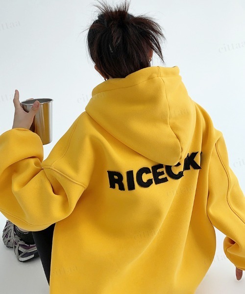 Dalfwin(ダールフィン)の「RICECAKEフェイクレザーラベル付きパッチワーク刺繍ロゴフーディー(パーカー・レディース・イエロー・FREE)」の6枚目の写真