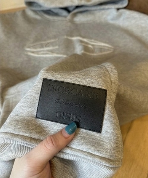 Dalfwin(ダールフィン)の「RICECAKEフェイクレザーラベル付きパッチワーク刺繍ロゴフーディー(パーカー・レディース・イエロー・FREE)」の11枚目の写真