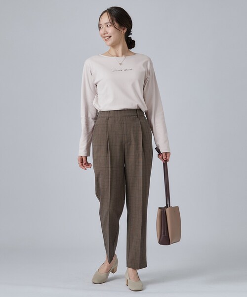 SHOO・LA・RUE(シューラルー)の「【UV/S-LL/洗濯機可】大人上品 ロゴプリントロンT(Tシャツ/カットソー・レディース・ダークブラウン系/ライトグレー系1/ブラック系1/ホワイト系1・04/03/02/01)」の19枚目の写真