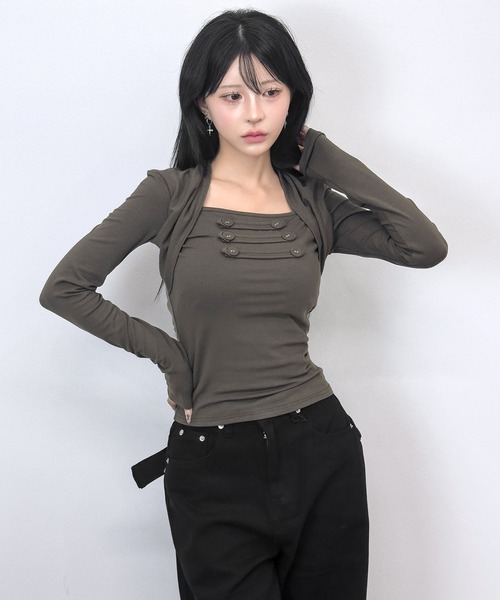 FOLLOWIN(フォロウィン)の「ナポレオンボタンデザインスクエアネックトップス(Tシャツ/カットソー・レディース・ベージュ/ブラウン/カーキ・FREE)」の14枚目の写真