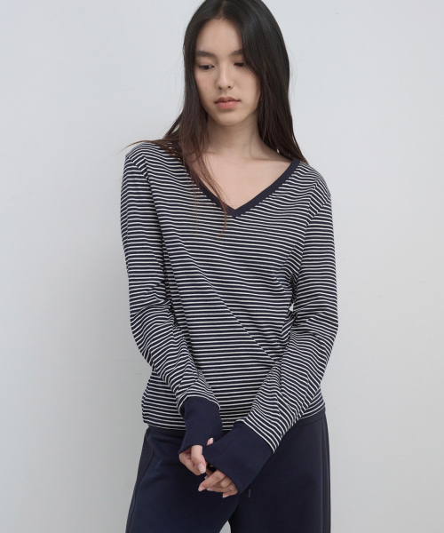 Majournee(マジョネ)の「STRIPE V-NECK TOP_NAVY(Tシャツ/カットソー・レディース・その他・SMALL/MEDIUM)」の1枚目の写真