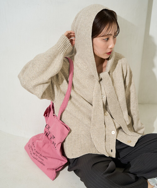 FREAK'S STORE(フリークスストア)の「限定展開 タイ付き フーディー ニット ボタン カーディガン(カーディガン/ボレロ・レディース・ナチュラル/ブラウン/チャコールグレー・フリ-)」の3枚目の写真