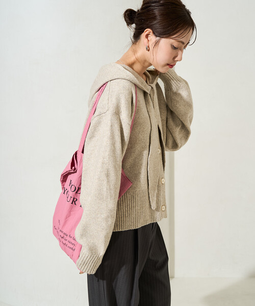 FREAK'S STORE(フリークスストア)の「限定展開 タイ付き フーディー ニット ボタン カーディガン(カーディガン/ボレロ・レディース・ナチュラル/ブラウン/チャコールグレー・フリ-)」の6枚目の写真