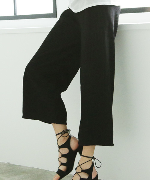 Luz Llena (NEY)（ラズレナニー）の「キャミソール×ワイドパンツセットアップ（キャミソール・レディース・アイボリー/ブラック・MEDIUM）」の8枚目の写真