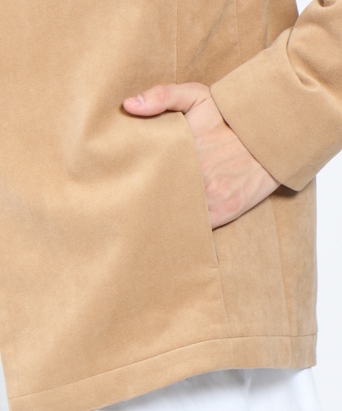 ABAHOUSE（アバハウス）の「ノーカラーフェイクスウェードブルゾン（ブルゾン・メンズ・ベージュ/ネイビー・46/48）」の9枚目の写真
