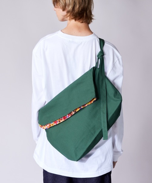 rehacer（レアセル）の「rehacer : Flower Zuda Bag Made in Japan / フラワー ズダバッグ メイドインジャパン（ショルダーバッグ・メンズ・ホワイト/ネイビー/ブラック/グリーン/ベージュ/オレンジ・FREE）」の4枚目の写真
