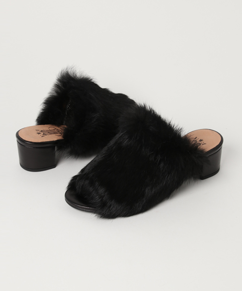 BONTRE(ボントレ)の「【BONTRE】ボントレ ラビットファーミュール (サンダル・レディース・ブラック/ベージュ・LARGE/MEDIUM)」の2枚目の写真