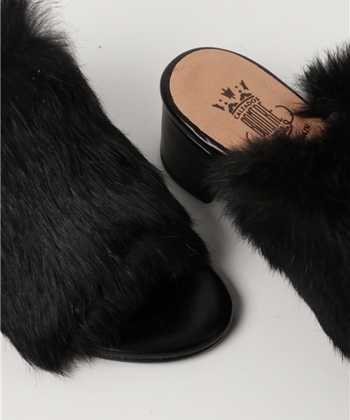 BONTRE(ボントレ)の「【BONTRE】ボントレ ラビットファーミュール (サンダル・レディース・ブラック/ベージュ・LARGE/MEDIUM)」の4枚目の写真