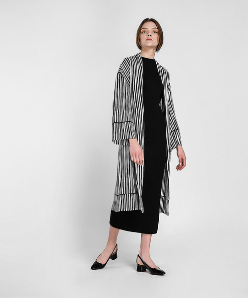 CHARLES & KEITH(チャールズ & キース)の「カットアウトコートヒール / CUT OUT COURT HEELS(パンプス・レディース・グリーン/ブラック/ピンク・22.5cm/23.5cm/23cm/24.5cm/25cm)」の17枚目の写真
