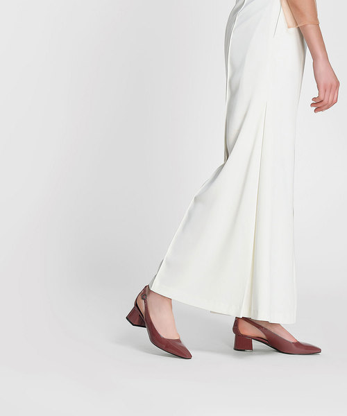 CHARLES & KEITH(チャールズ & キース)の「カットアウトコートヒール / CUT OUT COURT HEELS(パンプス・レディース・グリーン/ブラック/ピンク・22.5cm/23.5cm/23cm/24.5cm/25cm)」の9枚目の写真