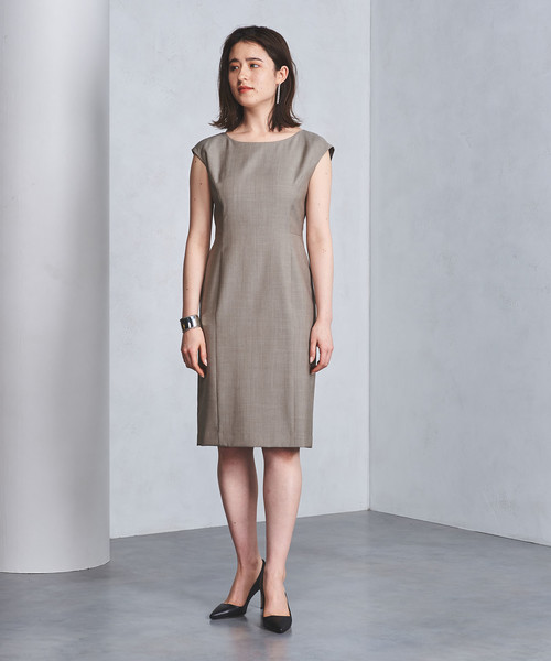 UNITED ARROWS(ユナイテッドアローズ)の「UPCB MARZOTTO キャップスリーブ ワンピース(ワンピース・レディース・ベージュ/ネイビー・38/40/36)」の4枚目の写真