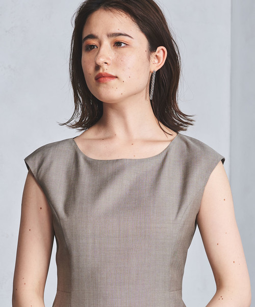 UNITED ARROWS(ユナイテッドアローズ)の「UPCB MARZOTTO キャップスリーブ ワンピース(ワンピース・レディース・ベージュ/ネイビー・38/40/36)」の7枚目の写真