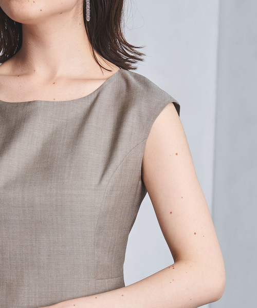 UNITED ARROWS(ユナイテッドアローズ)の「UPCB MARZOTTO キャップスリーブ ワンピース(ワンピース・レディース・ベージュ/ネイビー・38/40/36)」の9枚目の写真