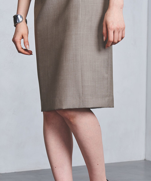 UNITED ARROWS(ユナイテッドアローズ)の「UPCB MARZOTTO キャップスリーブ ワンピース(ワンピース・レディース・ベージュ/ネイビー・38/40/36)」の10枚目の写真