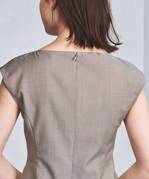 UNITED ARROWS(ユナイテッドアローズ)の「UPCB MARZOTTO キャップスリーブ ワンピース(ワンピース・レディース・ベージュ/ネイビー・38/40/36)」の12枚目の写真