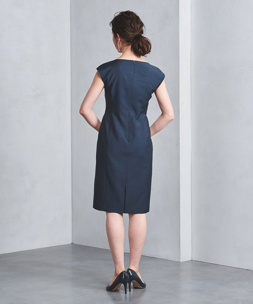 UNITED ARROWS(ユナイテッドアローズ)の「UPCB MARZOTTO キャップスリーブ ワンピース(ワンピース・レディース・ベージュ/ネイビー・38/40/36)」の13枚目の写真