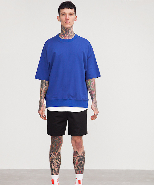 EMMA NOVEMBER (エマノーヴェンバー)の「オーバーサイズ SS カットソー(Tシャツ/カットソー・メンズ・ブラック/ホワイト/ボルドー/サンドベージュ/ブルー/ダークグリーン/ダークグレー・FREE)」の11枚目の写真