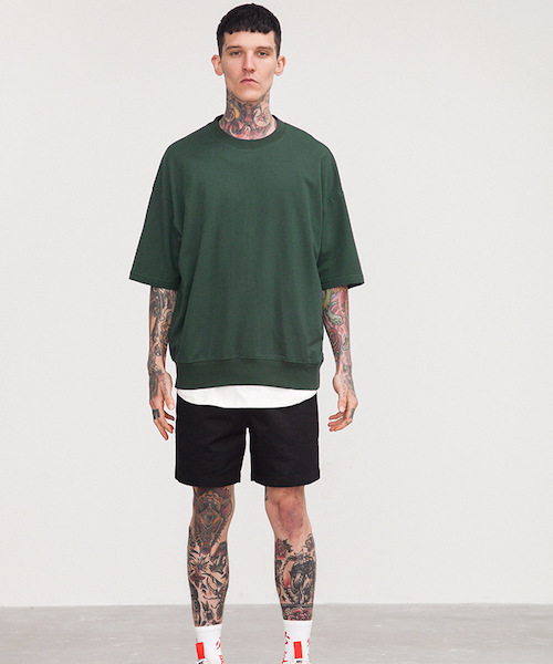 EMMA NOVEMBER (エマノーヴェンバー)の「オーバーサイズ SS カットソー(Tシャツ/カットソー・メンズ・ブラック/ホワイト/ボルドー/サンドベージュ/ブルー/ダークグリーン/ダークグレー・FREE)」の15枚目の写真