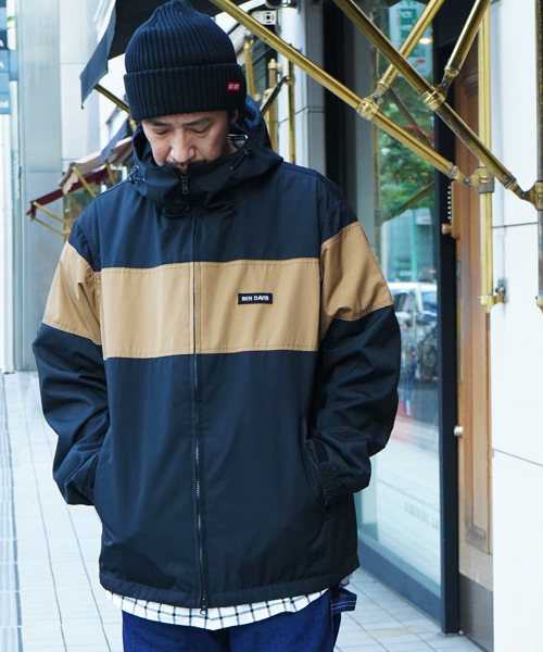 BEN DAVIS/PROJECT LINE（ベンデイビスプロジェクトライン）の「BEN DAVIS PROJECTLINE HOOD JACKET/ベンデイビス 切替しフードジャケット（マウンテンパーカー・メンズ・ネイビー/ブラック系その他/ブラック×レッド・MEDIUM/LARGE/X-LARGE）」の2枚目の写真