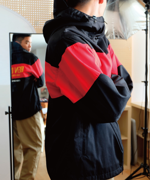 BEN DAVIS/PROJECT LINE（ベンデイビスプロジェクトライン）の「BEN DAVIS PROJECTLINE HOOD JACKET/ベンデイビス 切替しフードジャケット（マウンテンパーカー・メンズ・ネイビー/ブラック系その他/ブラック×レッド・MEDIUM/LARGE/X-LARGE）」の6枚目の写真