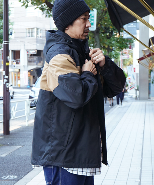 BEN DAVIS/PROJECT LINE（ベンデイビスプロジェクトライン）の「BEN DAVIS PROJECTLINE HOOD JACKET/ベンデイビス 切替しフードジャケット（マウンテンパーカー・メンズ・ネイビー/ブラック系その他/ブラック×レッド・MEDIUM/LARGE/X-LARGE）」の13枚目の写真