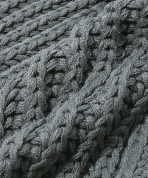 NANO universe（ナノユニバース）の「BARK TANNAGE/ロングニットボリュームスヌード（ストール/ショール・レディース・グレイッシュベージュ/ダークグレー/ブラック・FREE）」の7枚目の写真