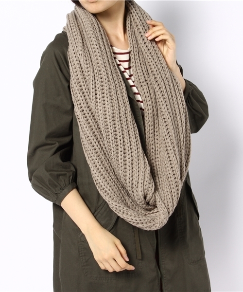 NANO universe（ナノユニバース）の「BARK TANNAGE/ロングニットボリュームスヌード（ストール/ショール・レディース・グレイッシュベージュ/ダークグレー/ブラック・FREE）」の4枚目の写真