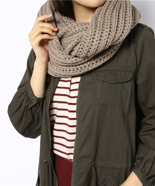 NANO universe（ナノユニバース）の「BARK TANNAGE/ロングニットボリュームスヌード（ストール/ショール・レディース・グレイッシュベージュ/ダークグレー/ブラック・FREE）」の5枚目の写真